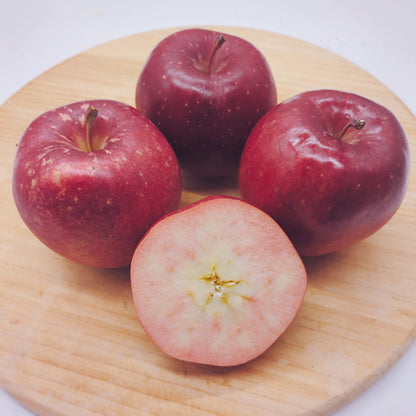 冬彩華(とうさいか) | 切った瞬間淡く美しいピンク色が映える甘酸バランスりんご　岩手県産