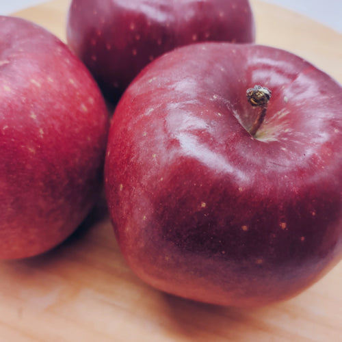 冬彩華(とうさいか) | 切った瞬間淡く美しいピンク色が映える甘酸バランスりんご　岩手県産